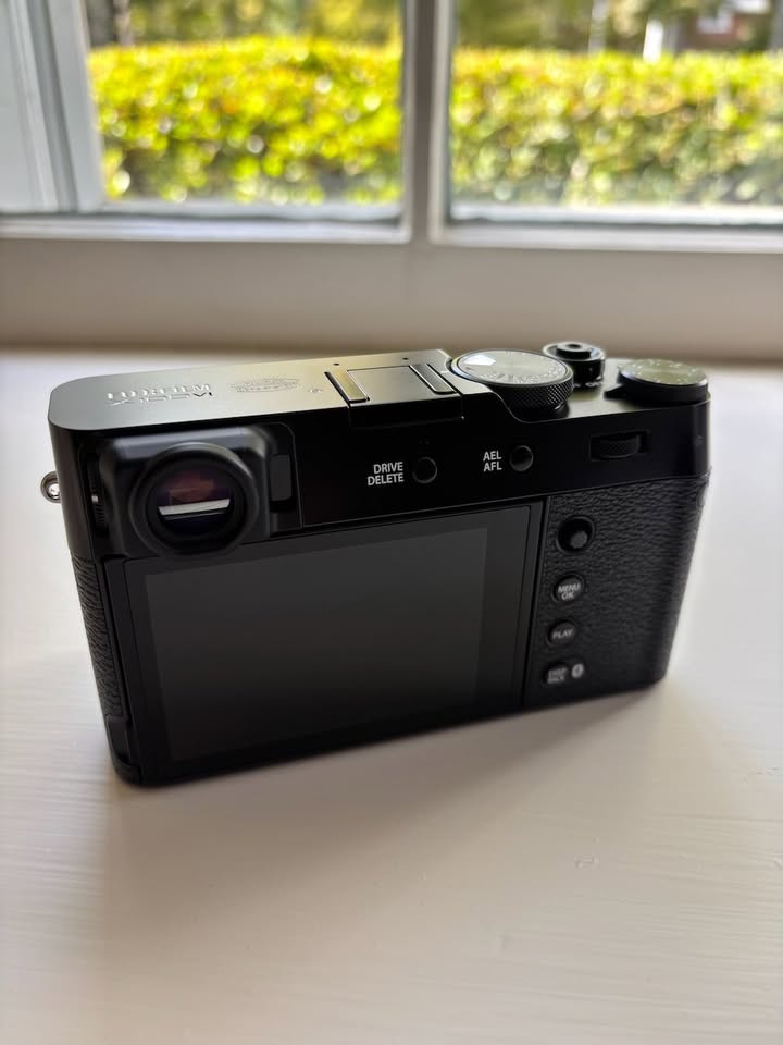 BRAND NEW Fujifilm X100VI (Black) w/ Extras