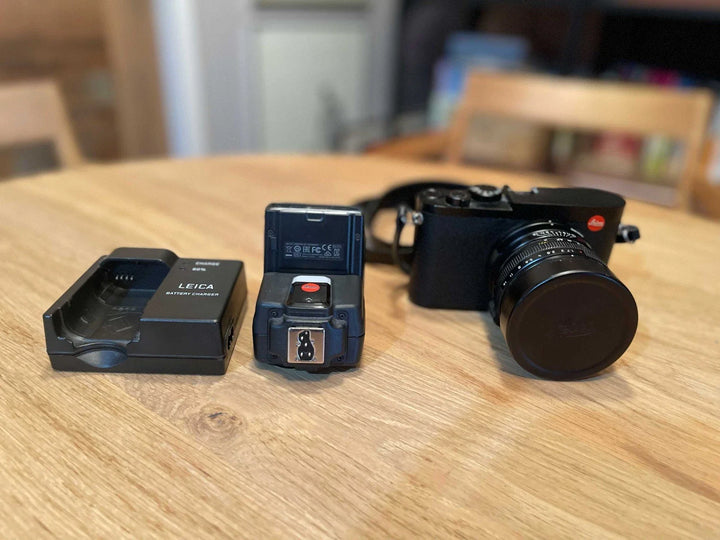Leica Q2 Digital Camera + Leica SF40 Flash