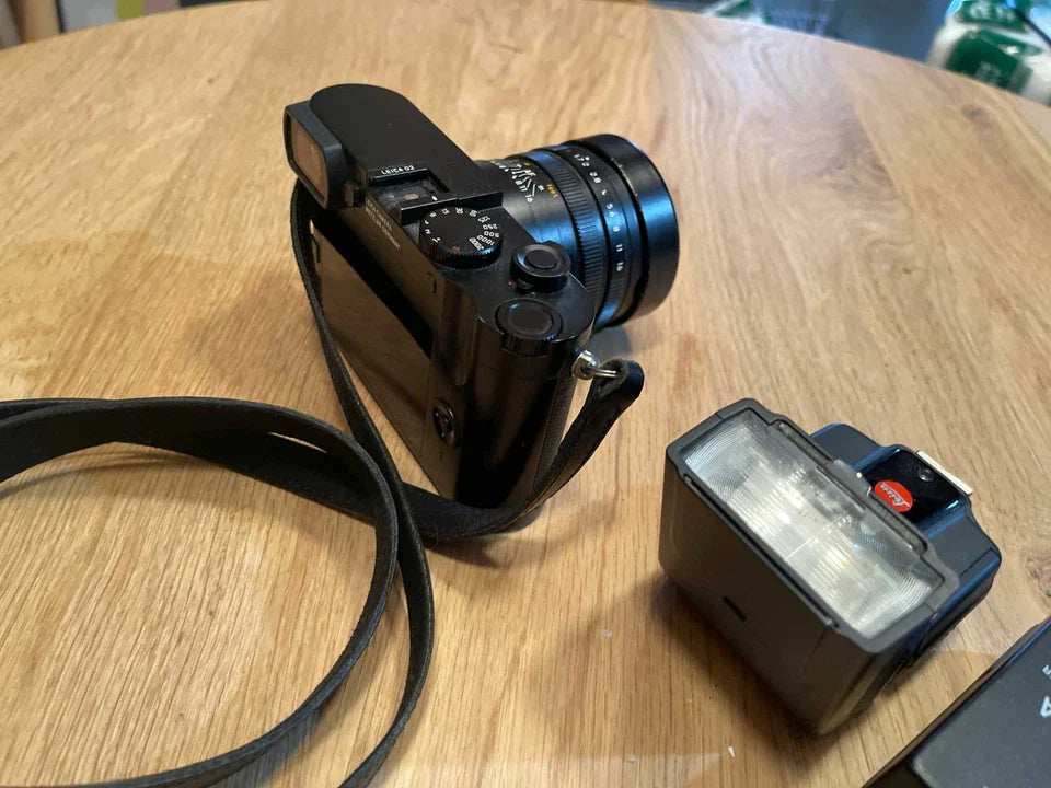 Leica Q2 Digital Camera + Leica SF40 Flash