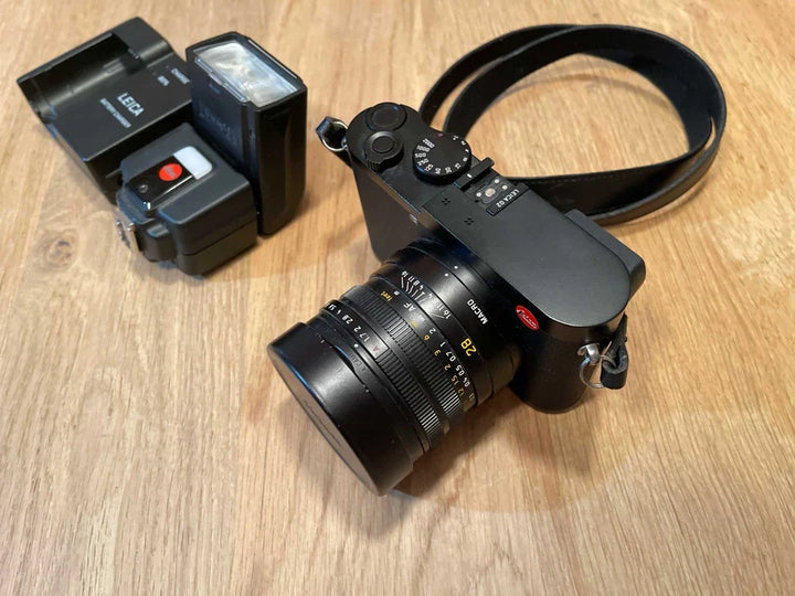 Leica Q2 Digital Camera + Leica SF40 Flash