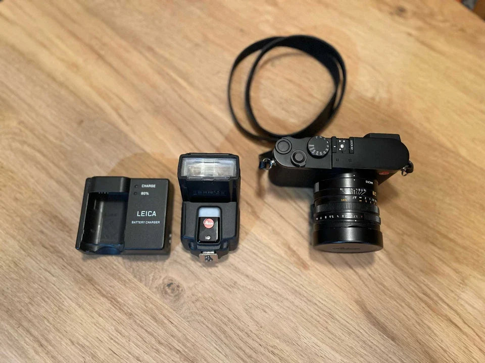 Leica Q2 Digital Camera + Leica SF40 Flash